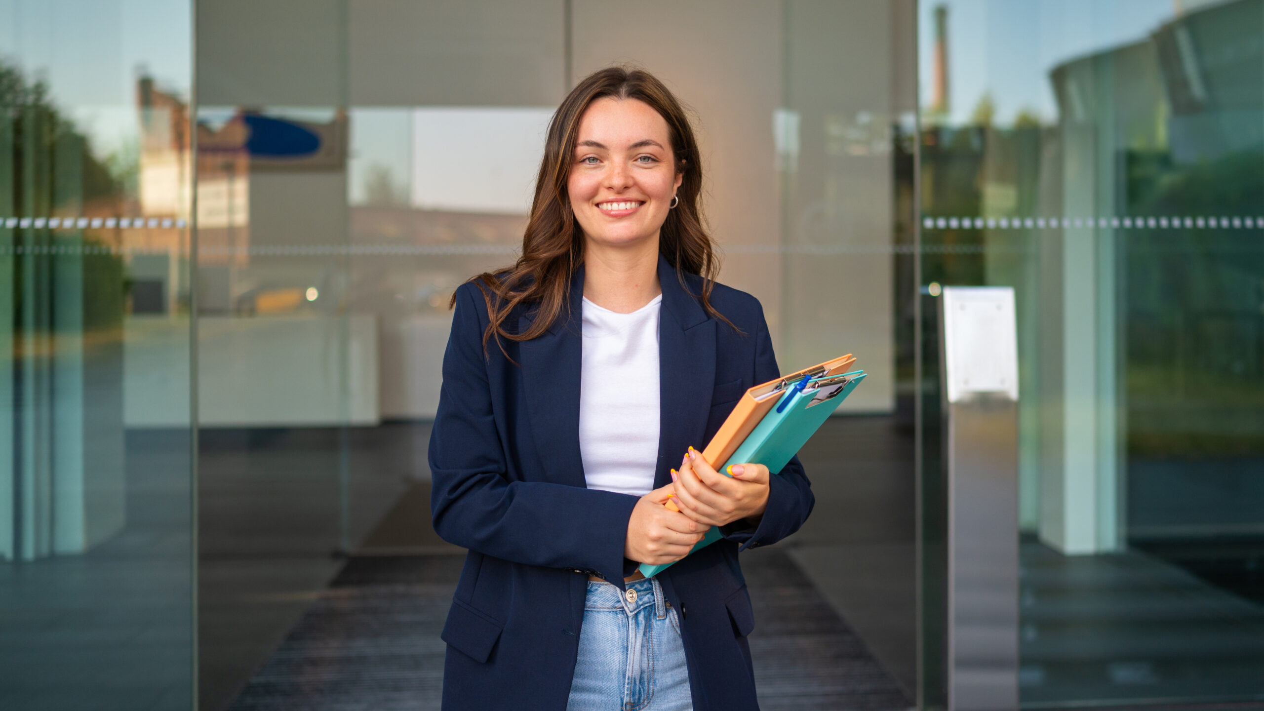 Confidence training for graduates, photo of young woman